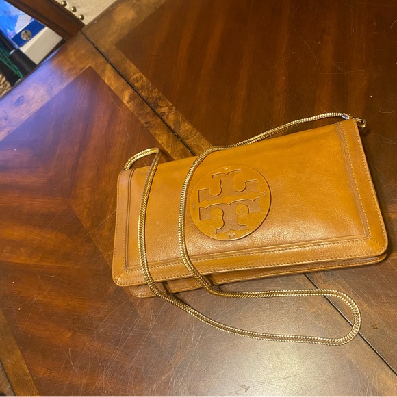 Tory Burch Tan Leather Crossbody Clutch with Gold Chain - Picture 9 of 11